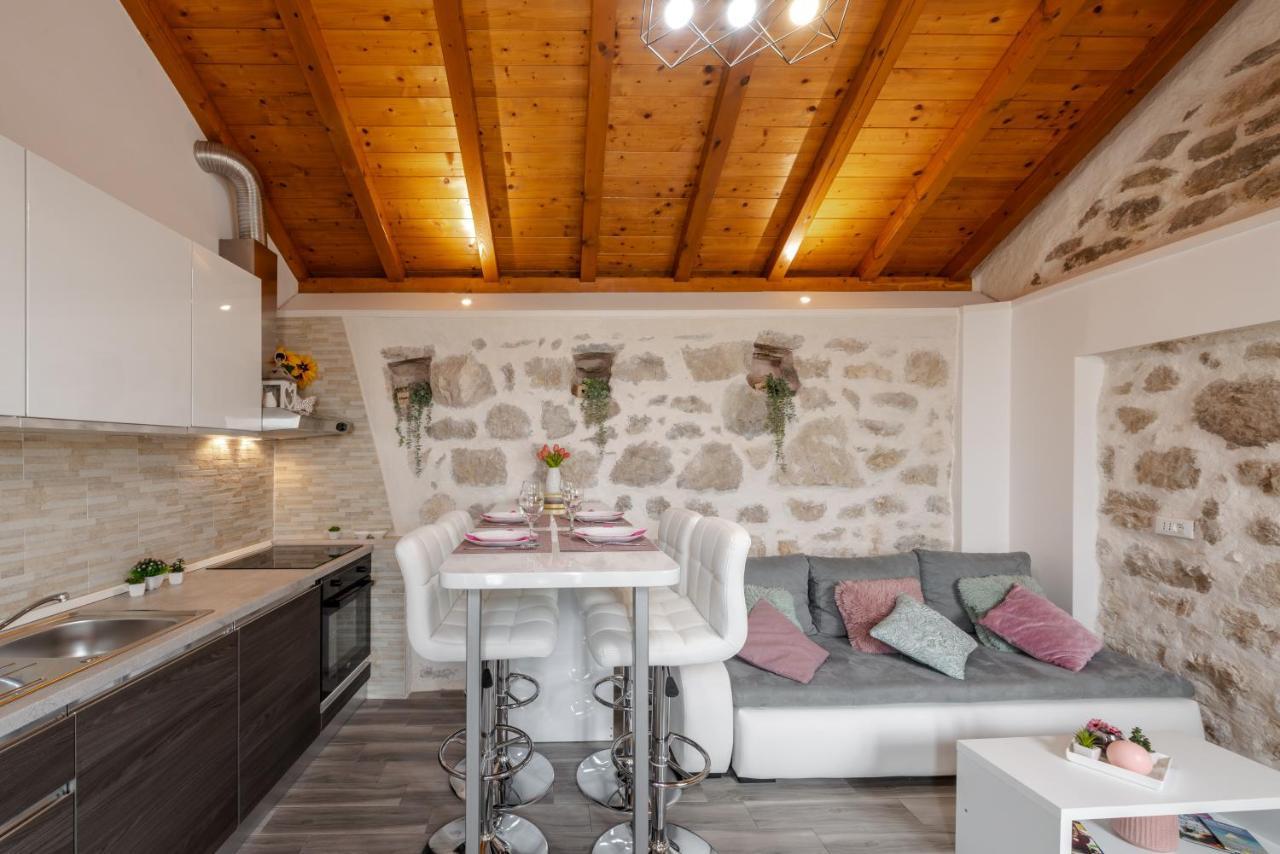 דירות Buici  Little Stone House מראה חיצוני תמונה