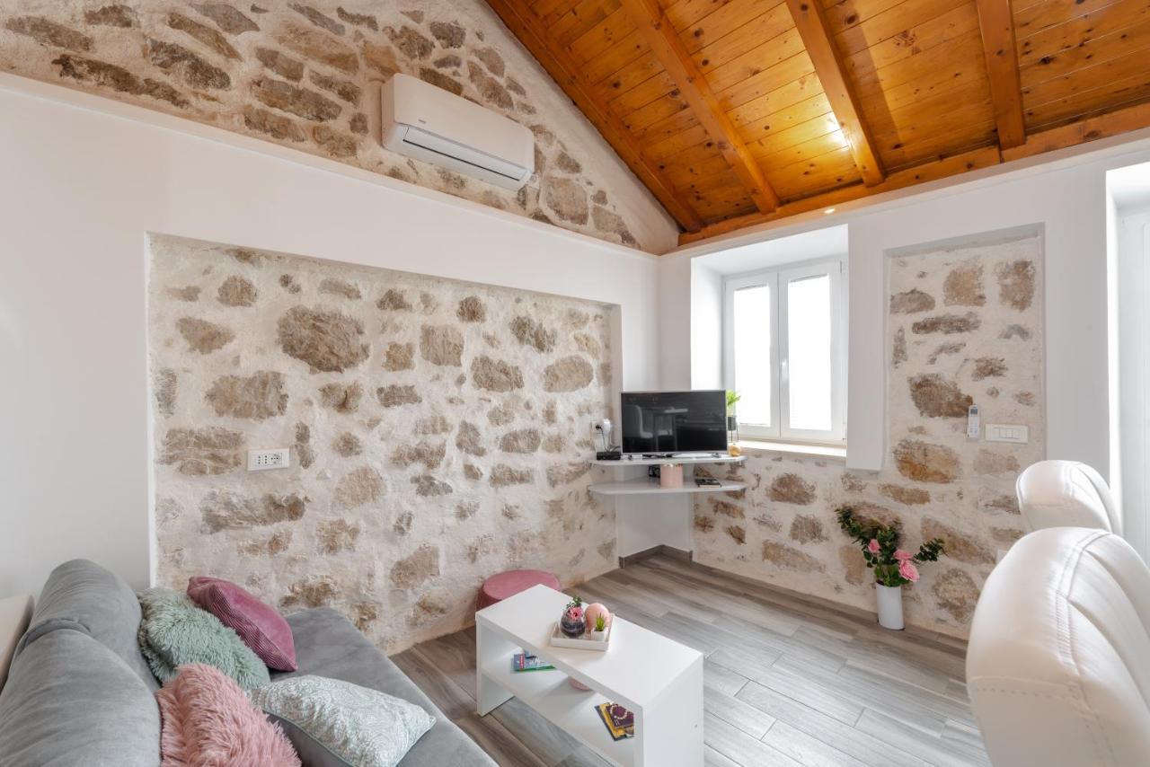 דירות Buici  Little Stone House מראה חיצוני תמונה