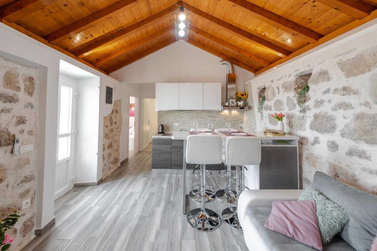 דירות Buici  Little Stone House מראה חיצוני תמונה